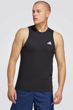 ADIDAS - גופיית אימון לגברים ESSENTIALS FEELREADY בצבע שחור - MASHBIR//365