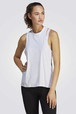 ADIDAS - גופיית אימון לנשים בצבע לבן - MASHBIR//365