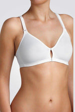 TRIUMPH - גוזיית ספורט TRI-ACTION FITNESS בצבע לבן - MASHBIR//365