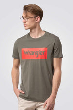 WRANGLER - טישירט בצבע ירוק זית עם הדפס לוגו - MASHBIR//365