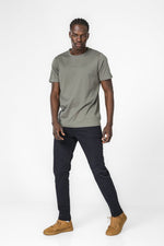 KENNETH COLE - טישירט ליקוויד קצרה בצבע זית - MASHBIR//365