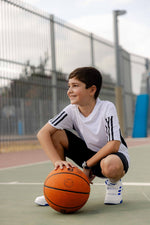 ADIDAS - טישירט לילדים B CLUB 3STR TEE בצבע לבן - MASHBIR//365