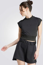 ADIDAS - טישירט לנשים Z.N.E.בצבע שחור - MASHBIR//365