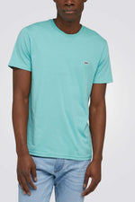 LEE - טישירט SS PATCH LOGO TEE בצבע תכלת - MASHBIR//365