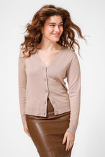 KENNETH COLE - קרדיגן בייסיק קצר בצבע בז' - MASHBIR//365