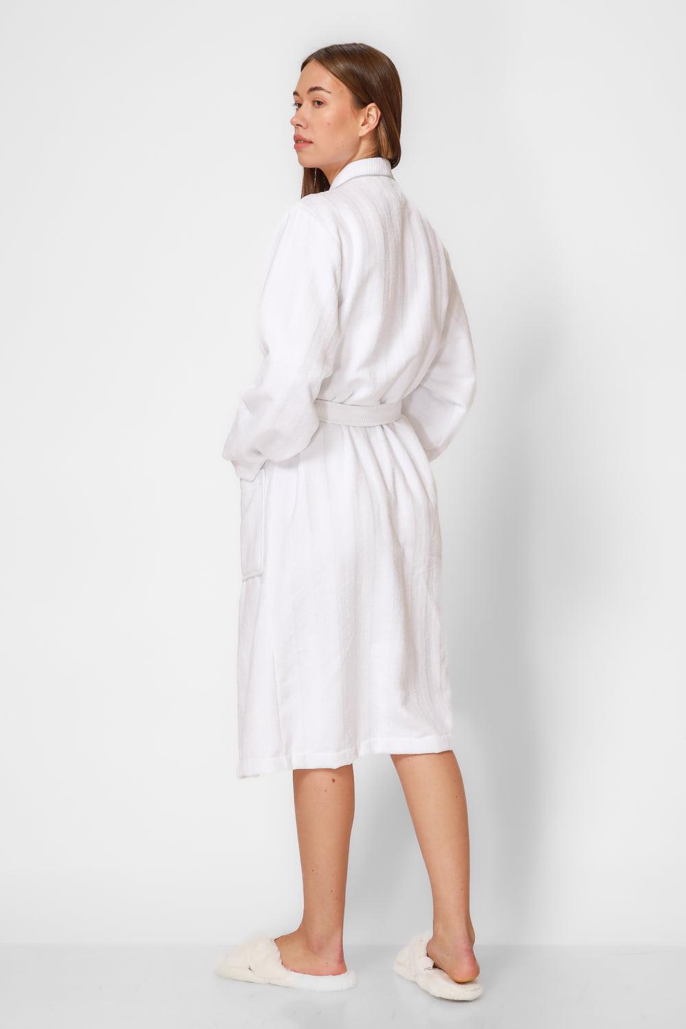 KENNETH COLE - חלוק מגבת אריגת פסים בצבע לבן - MASHBIR//365