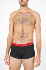 HUGO BOSS - מארז שלישיית בוקסרים קצרים צמודים בצבע שחור ואדום - MASHBIR//365