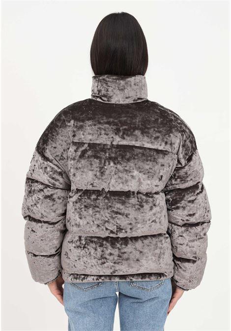 NAPAPIJRI - מעיל פוף קטיפתי בצבע חום - MASHBIR//365