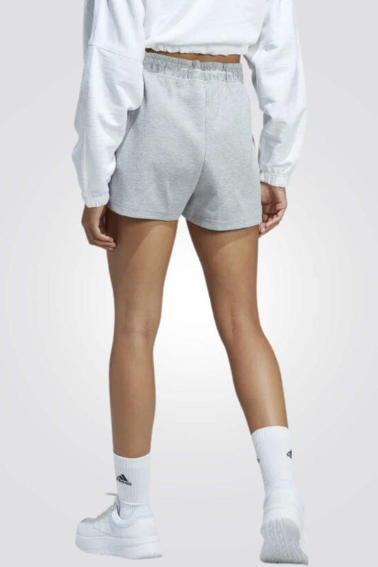 ADIDAS - מכנסיים קצרים לנשים W FI 3S SHORT בצבע אפור בהיר - MASHBIR//365