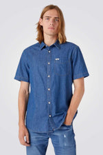 WRANGLER - מכופתרת קצרה DARK STONEWASH בצבע כחול - MASHBIR//365