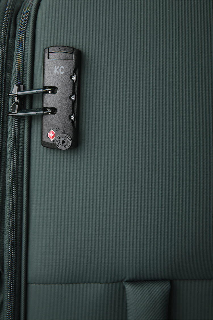 KENNETH COLE - מזוודה מבד גדולה 28" CHELSEA בצבע ירוק - MASHBIR//365