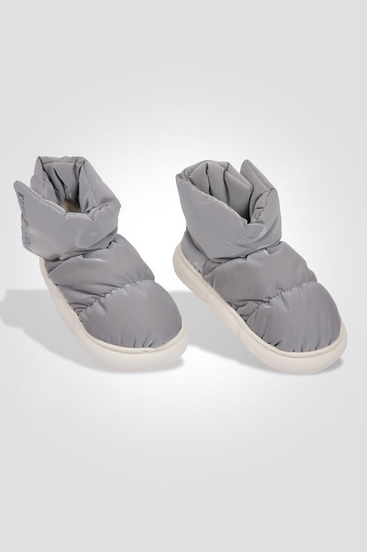 KENNETH COLE - נעלי בית גבוהות לנשים בצבע אפור - MASHBIR//365
