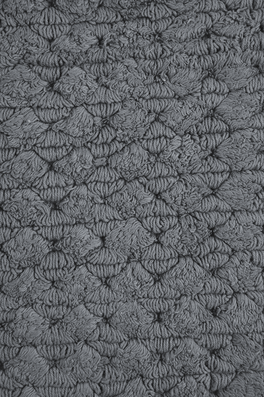 KENNETH COLE - שטיח אמבט ארוג כותנה 50/80 בצבע אפור - MASHBIR//365