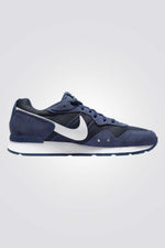 NIKE - סניקרס לגבר VENTURE RUNNER בצבע נייבי - MASHBIR//365