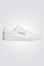 ADIDAS - סניקרס לנשים VULCRAID3R בצבע לבן - MASHBIR//365