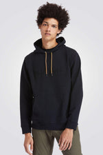 TIMBERLAND - סווטשירט EST.1973 עם כובע בצבע שחור - MASHBIR//365