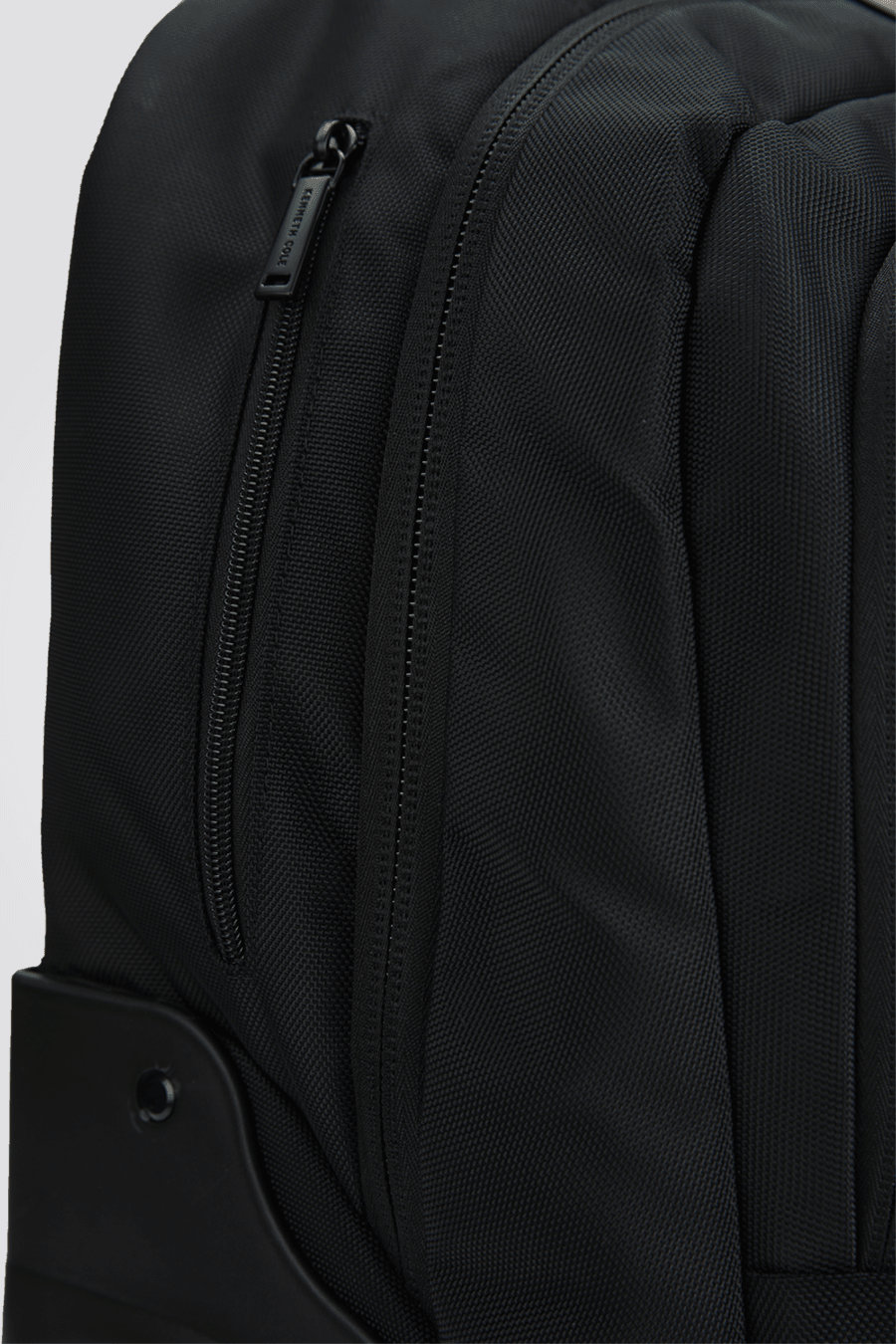 KENNETH COLE - תיק גב משולב טרולי בצבע שחור - MASHBIR//365