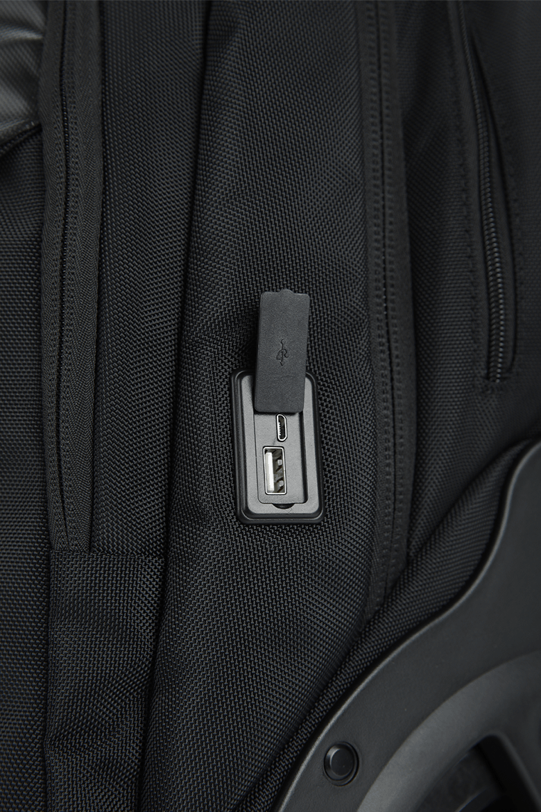 KENNETH COLE - תיק גב משולב טרולי בצבע שחור - MASHBIR//365