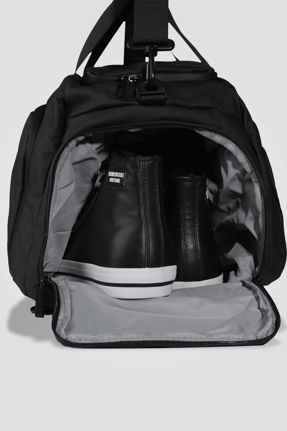 KENNETH COLE - תיק נסיעות בצבע שחור - MASHBIR//365