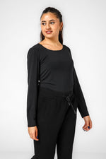 DELTA - חולצה ארוכה לנשים צווארון עגול רחב בצבע שחור - MASHBIR//365