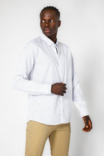 KENNETH COLE - חולצה מכופתרת כותנה בצבע לבן בעיטורים - MASHBIR//365