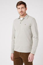 WRANGLER - חולצת פולו בצבע ירוק זית בהיר - MASHBIR//365