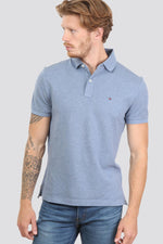 Tommy Hilfiger - חולצת פולו בצבע תכלת - MASHBIR//365