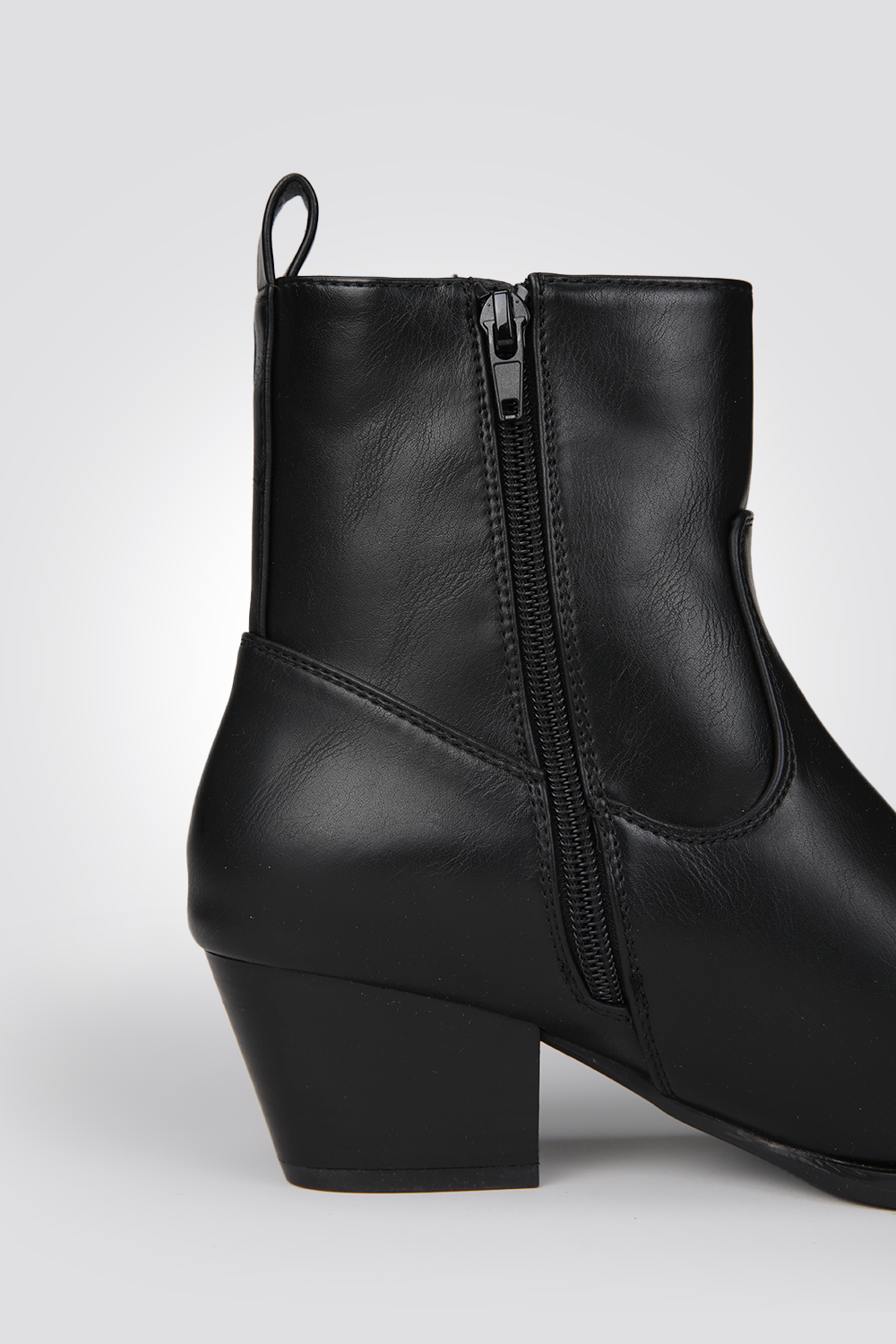 מגפוני עקב דמוי עור Baileyy בצבע שחור