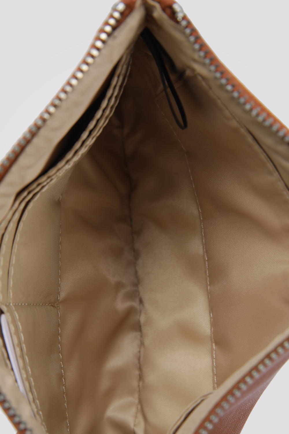 ארנק בצבע חום