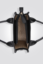 תיק יד עם לוגו בצבע שחור