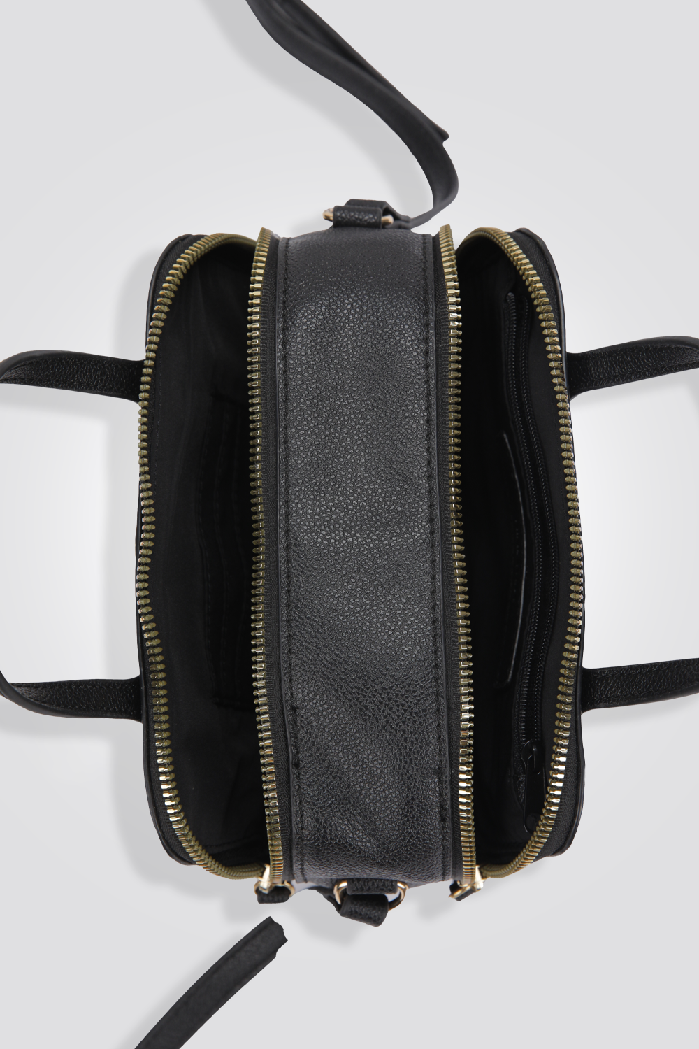 תיק נשיאה קטן לנשים בצבע שחור