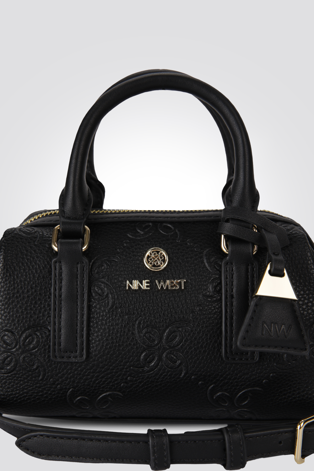 תיק יד בצבע שחור