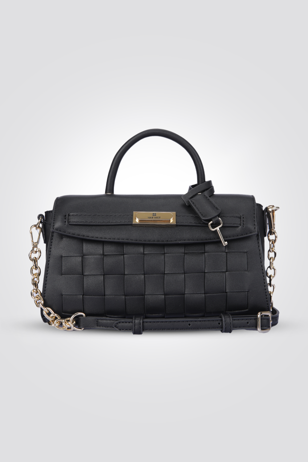 תיק מבית המותג NINE WEST,בעל רצועות כתף משולבות הניתנות להסרה לנוחות מירבית. סגירת מגנט לשמירה על החפצים שלך בדרך הטובה ביותר.