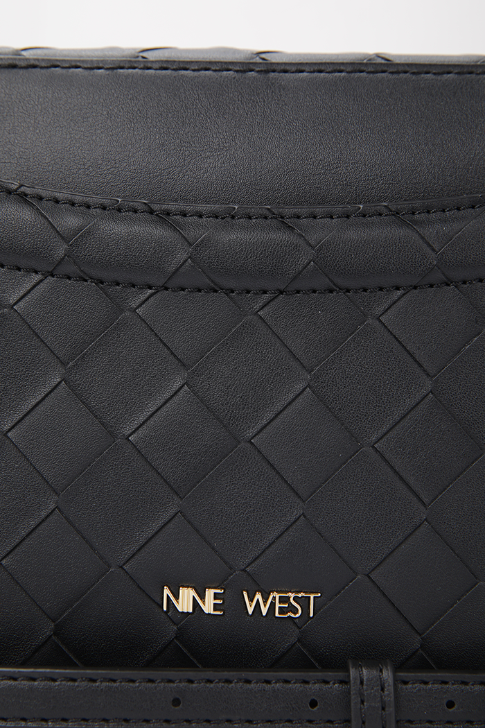 תיק צד בצבע שחור עם לוגו בצבע זהב