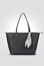 תיק מבית המותג NINE WEST,בעלות תא איחסון פנימי לשמירה על החפצים שלך. רצועת כתף תכוננת להתאמה נוחה