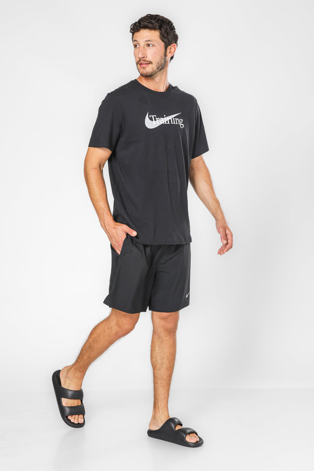 טישירט לגברים בצבע שחור