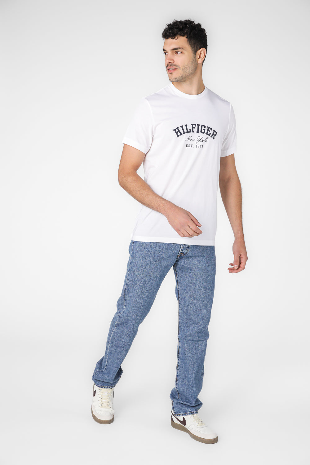 טישירט לגברים בצבע לבן עם הדפס