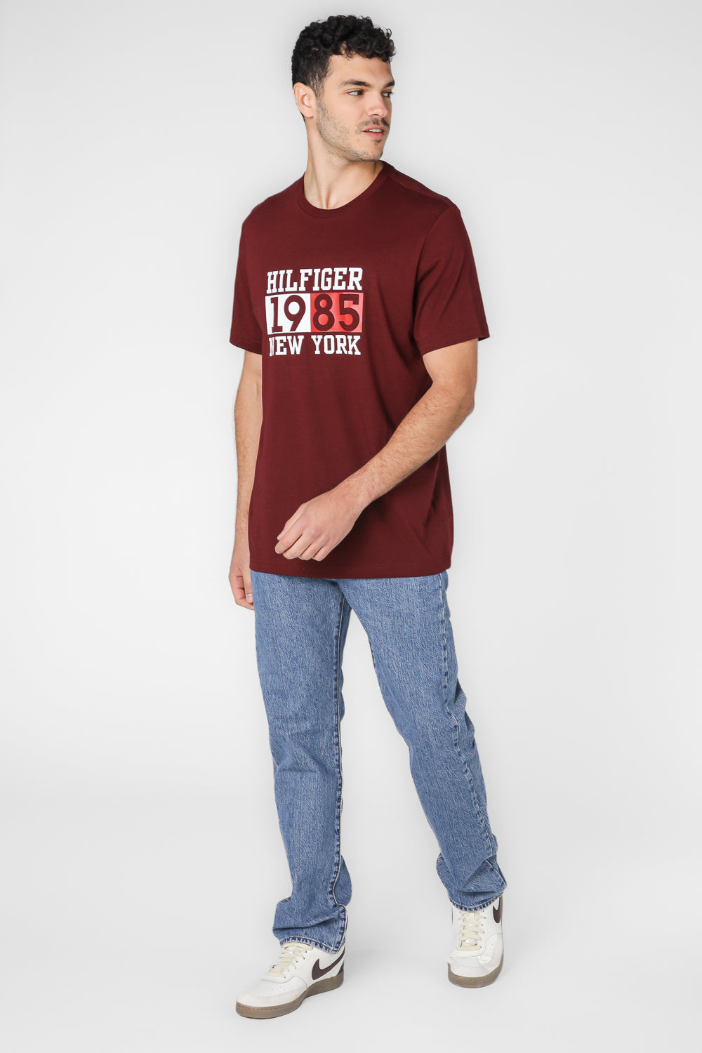 טישירט לגברים עם הדפס 