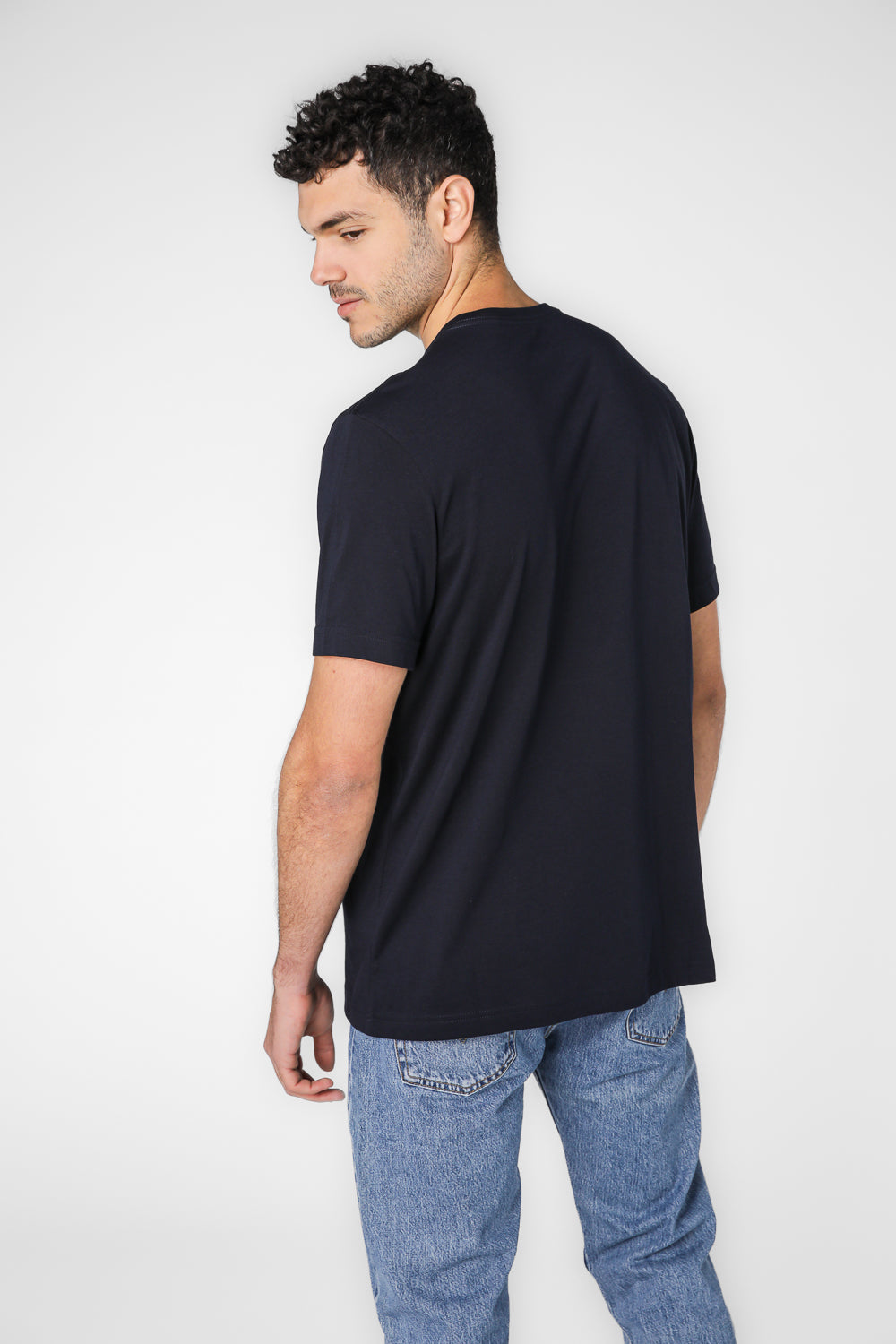 טישירט לגברים בצבע נייבי עם הדפס 