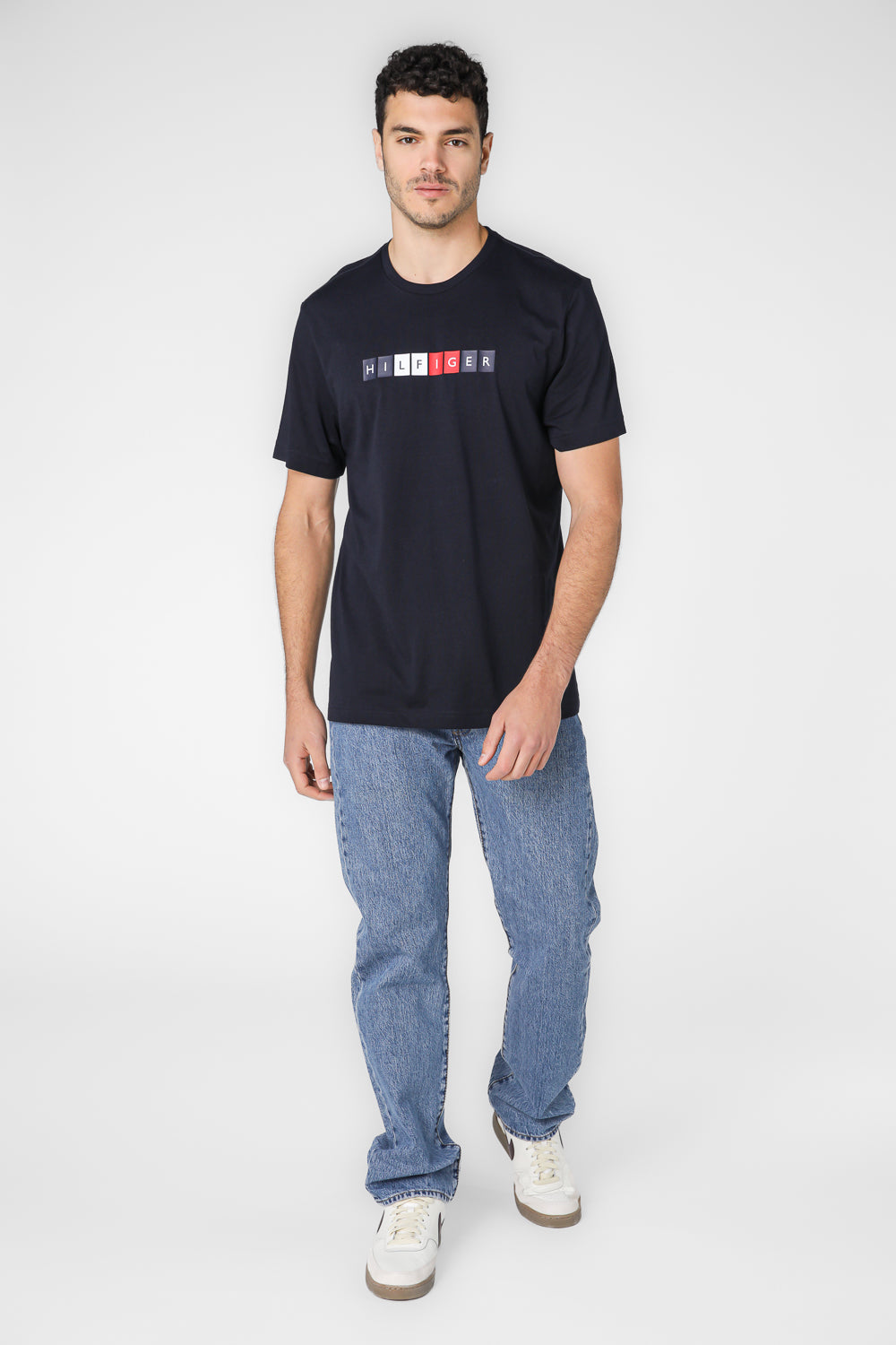 טישירט לגברים בצבע נייבי עם הדפס 