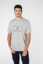 טישירט לגברים עם הדפס 