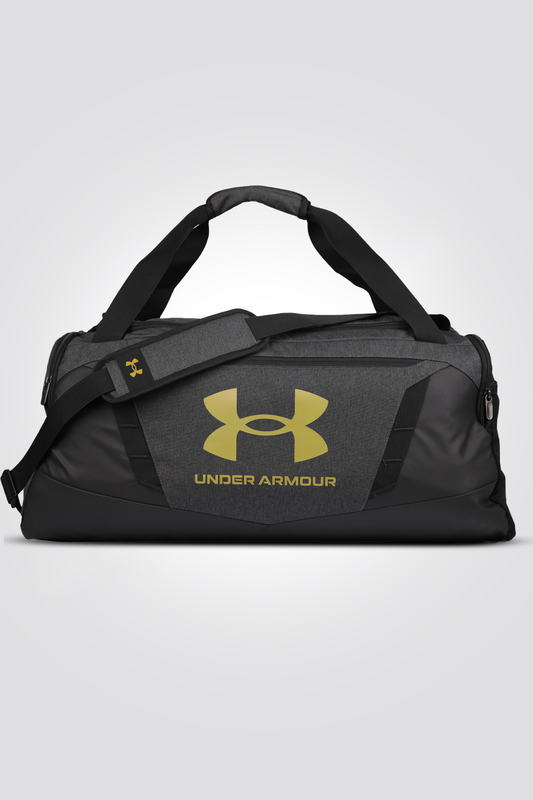 תיק מבית המותג UNDER ARMOUR, בעל תא איחסון רחב לשמירה על החפצים שלך בדרך הנוחה ביותר. כיס צדדי בסגירת רוכסן לשמירה על הפריטים החשובים שלך בדרך הבטוחה ביותר. רצועת כתף HeatGear הניתנת להסרה, מרופדת, מאוחסנת בקלות בכיס הצד. כיס המותאם במיוחד לבקבוק המים שלך. רצועות עליונות מתכוננות לנשיאה נוחה ולהתאמה מושלמת. מעטפת בטכנולוגית עמידה במים שמספקת שמירה על הדברים שלך בכל מקום  מידות: 62.5X30.8X29 ס"מ