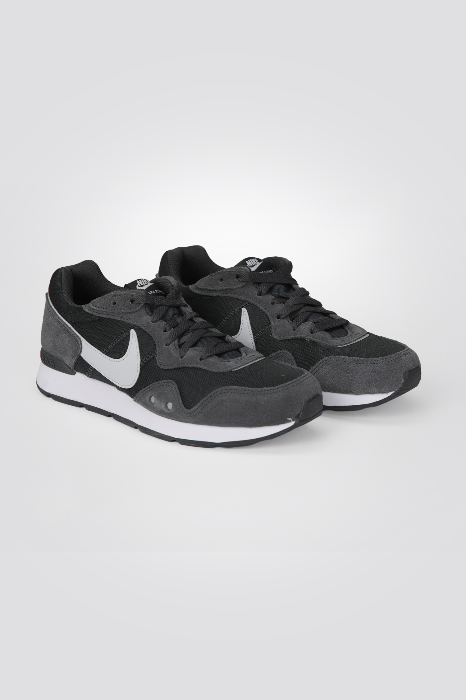 נעלי ספורט Nike Venture Runner לגברים 