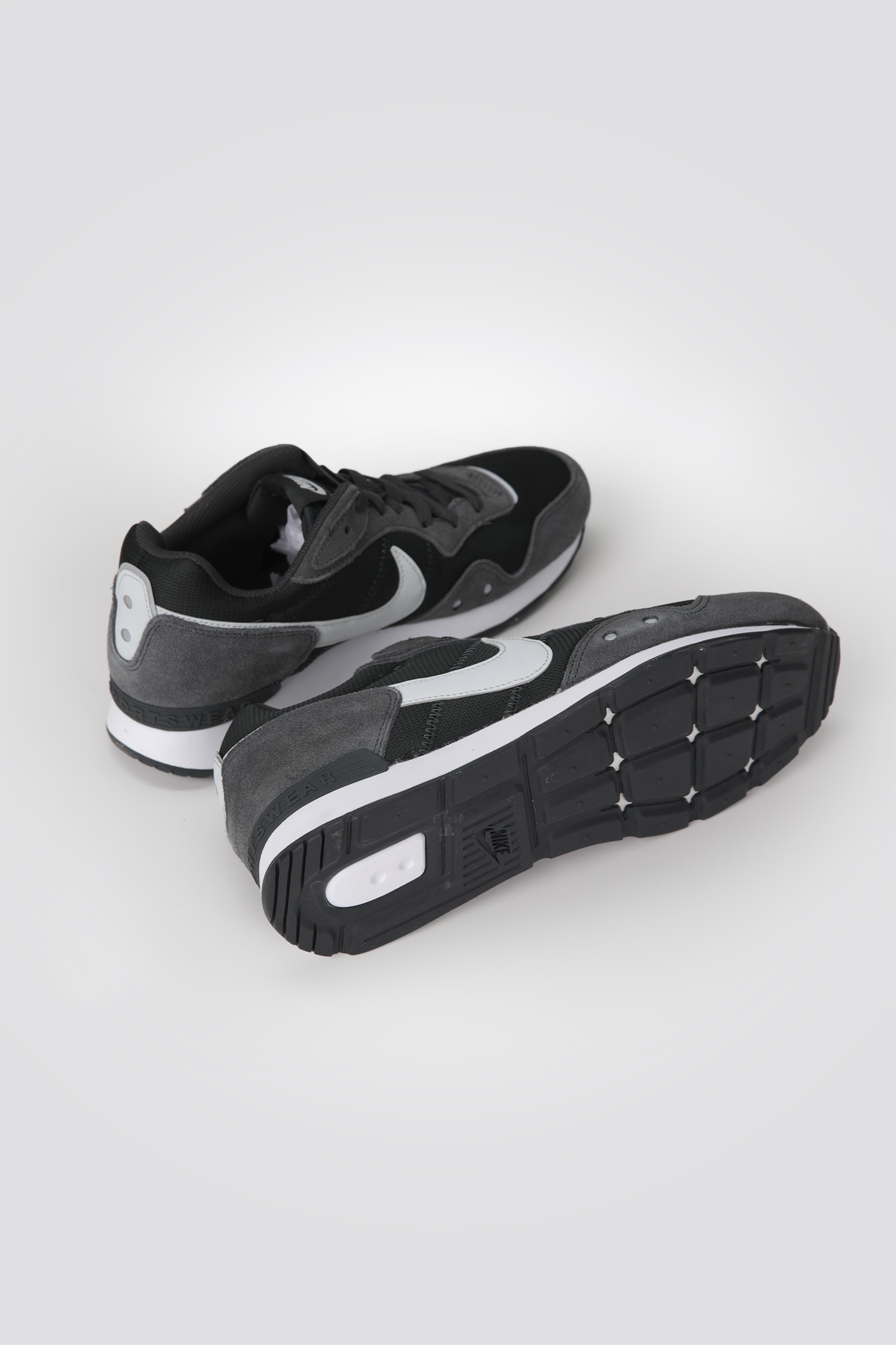 נעלי ספורט Nike Venture Runner לגברים 