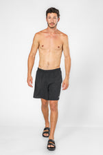 מכנסיים קצרים לגברים Challenger בצבע שחור