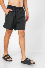 מכנסיים קצרים לגברים Challenger בצבע שחור