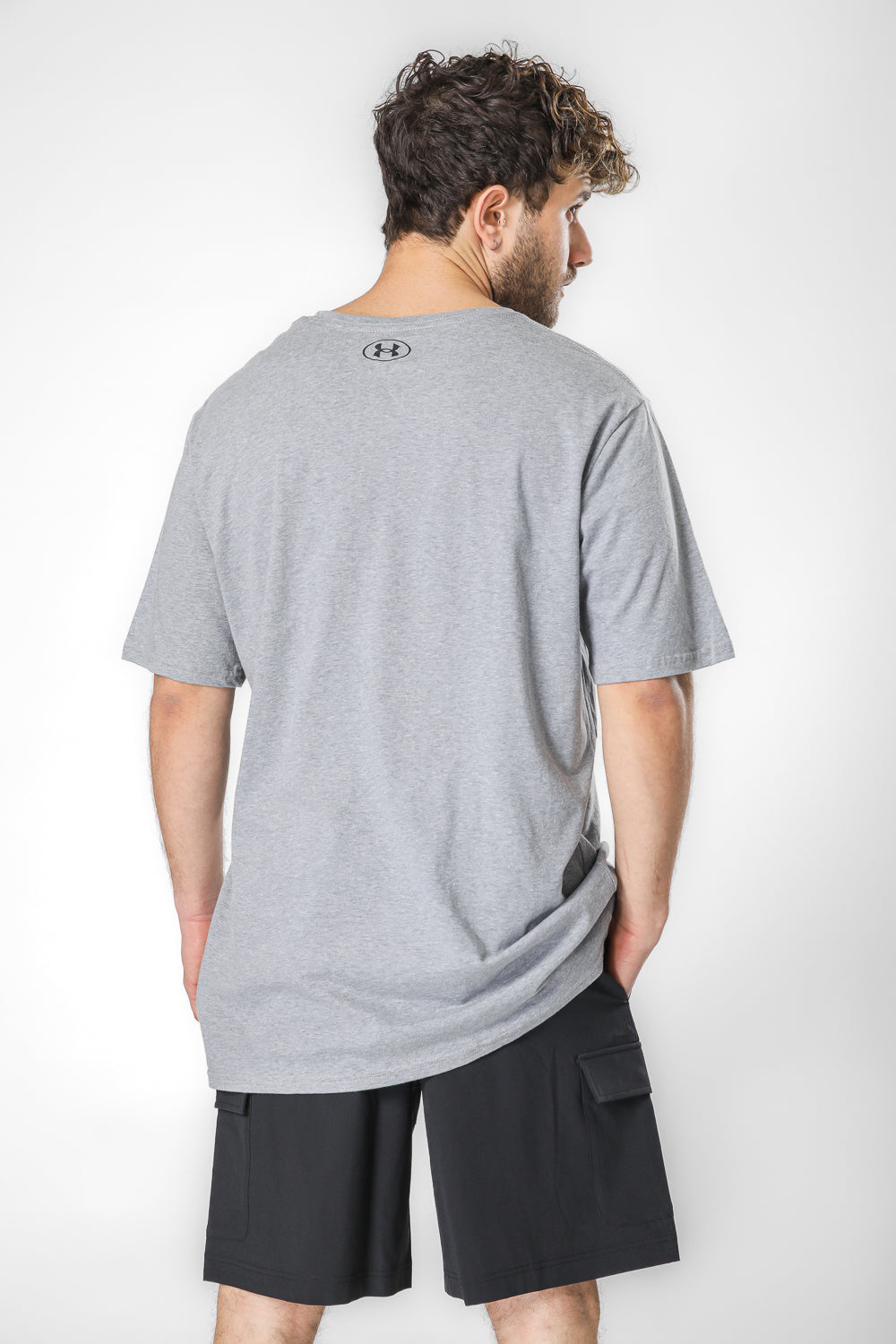 טישירט לגברים BIG LOGO FILL בצבע אפור וכחול