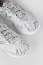 נעלי ספורט W520v9 לנשים