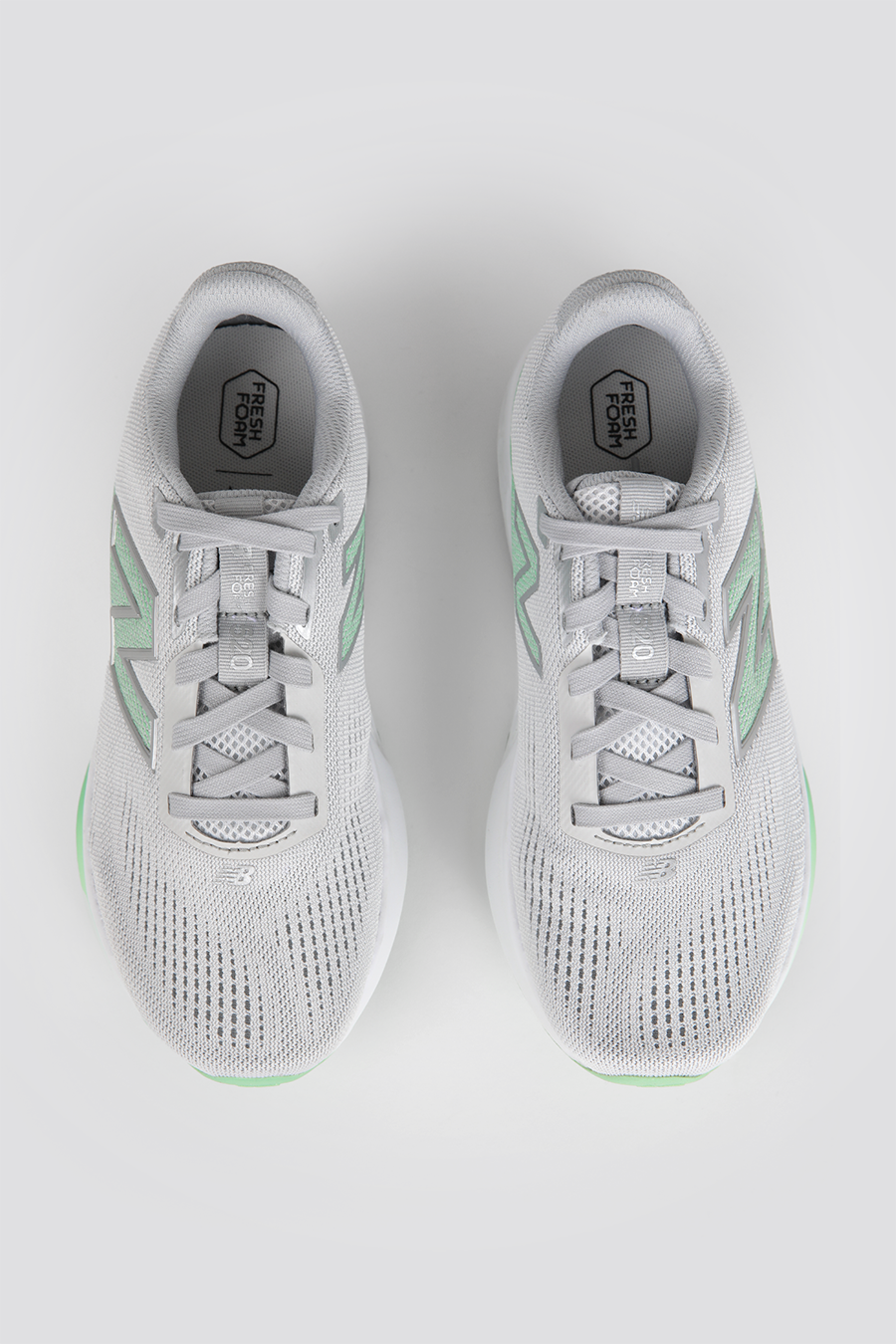 נעלי ספורט W520v9 לנשים