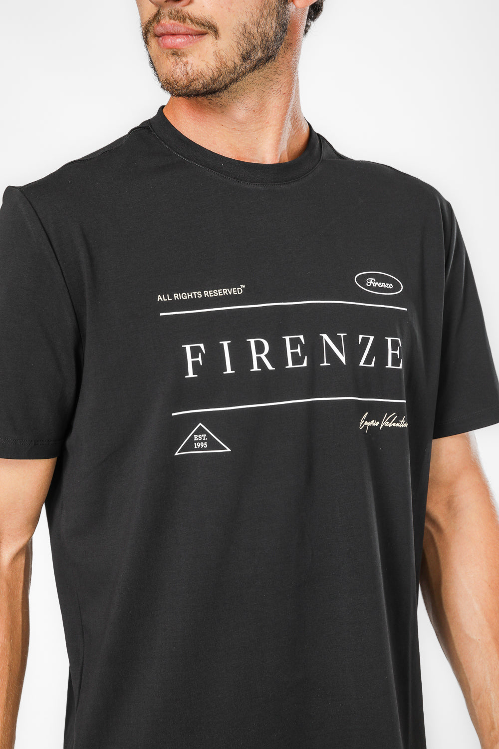 טישירט בצבע שחור לגברים